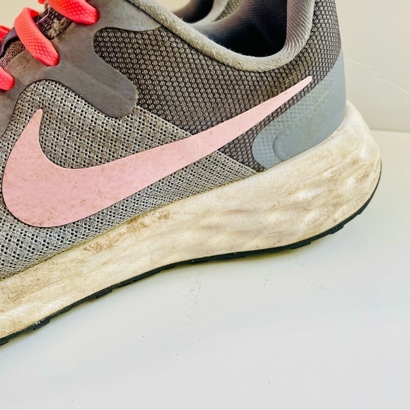 Nike Gray and Pink Athletic Sneaker Size 9.5 - Picture 3 of 8